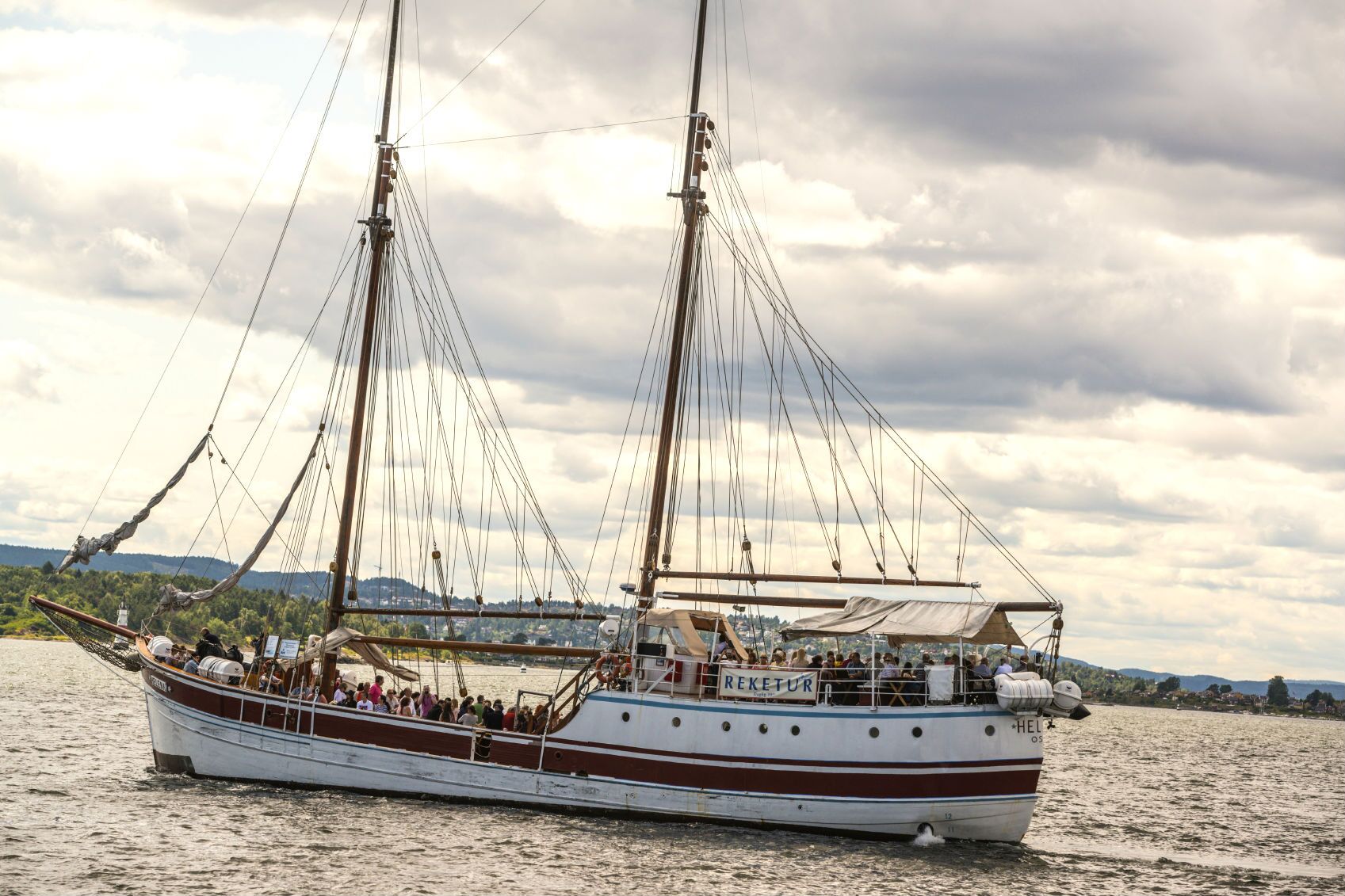 En rustikk seilbåt i Oslofjorden. Et hett gavetips til mor.