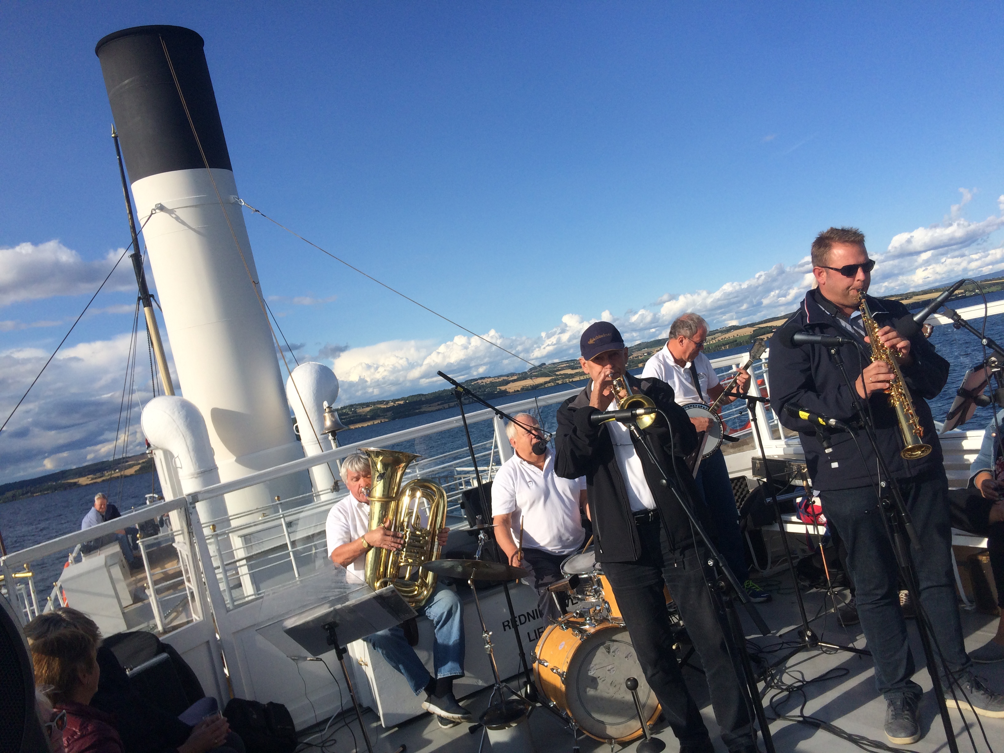 Terje fikk tur med Skibladner til 50 årsdagen: – Svingende musikk og god atmosfære!