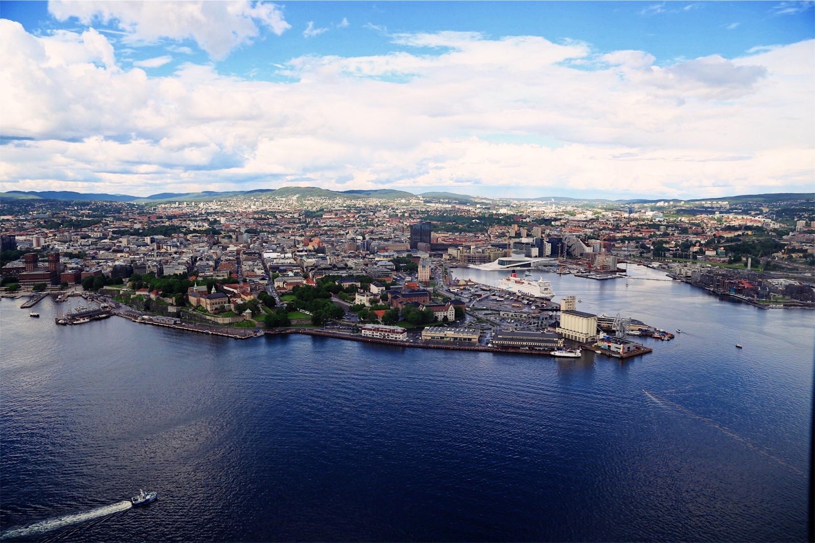 Christine (23) – En breathtaking helikoptertur over Oslo