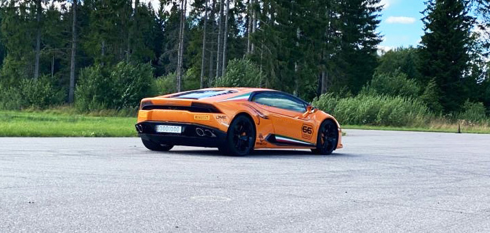 Robert (46) fra Larvik fikk Lamborghini Speedtest av kona – “Lyden, akselerasjonen og hele rammen rundt opplevelsen var bare helt fantastisk!”
