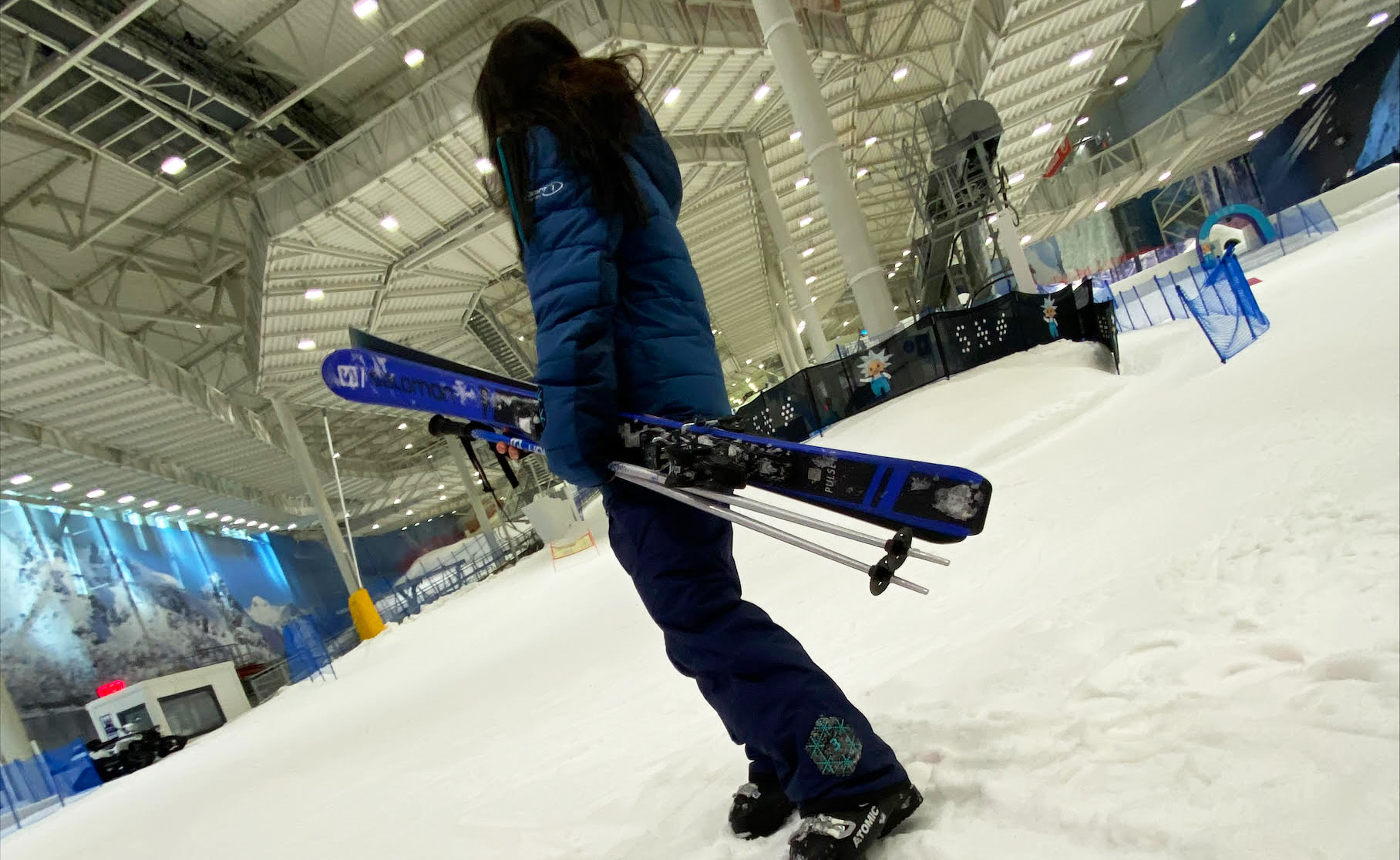 Nevin overrasket kjæresten med gavekort på SNØ Indoor Skipark – “Det beste var å oppfylle en av kjæresten min sine drømmer”